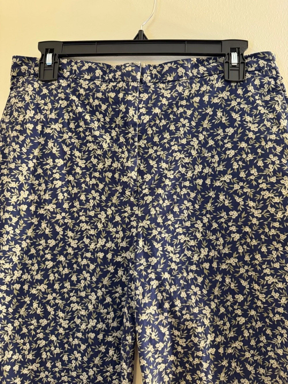 JONES NEW YORK Sport Navy Floral Capris - Picture 3 of 5
